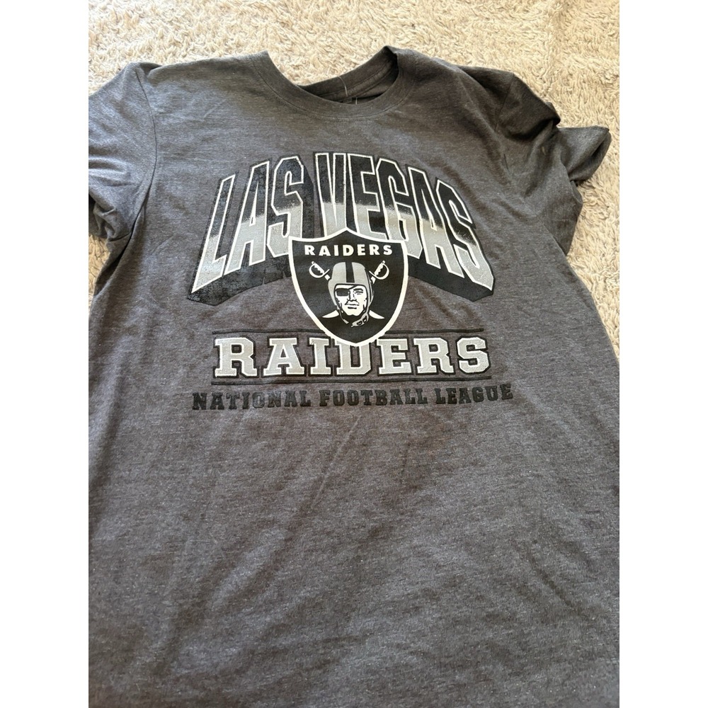 Las Vegas Raiders NFL Team Apparel Tag Front‎ Graphic T Shirt Size Medium